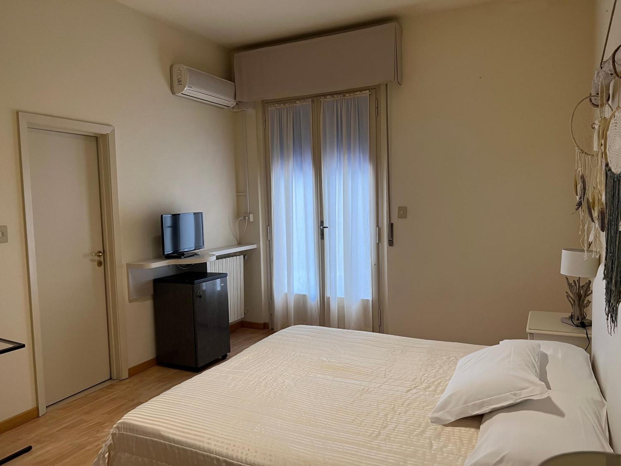 G&D Hotel Deanna Pool&Brunch Milano Marittima Room photo
