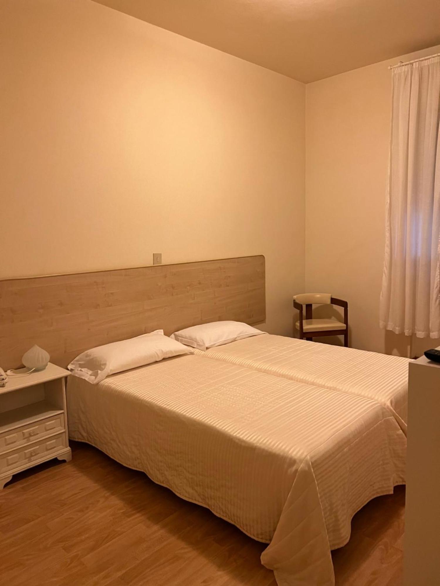 G&D Hotel Deanna Pool&Brunch Milano Marittima Room photo